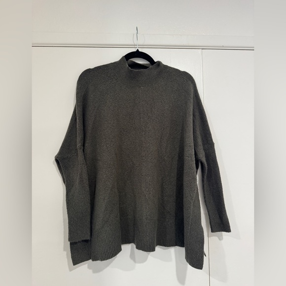 LOFT Sweaters - LOFT Green Oversized Poncho Style Sweater Size Small